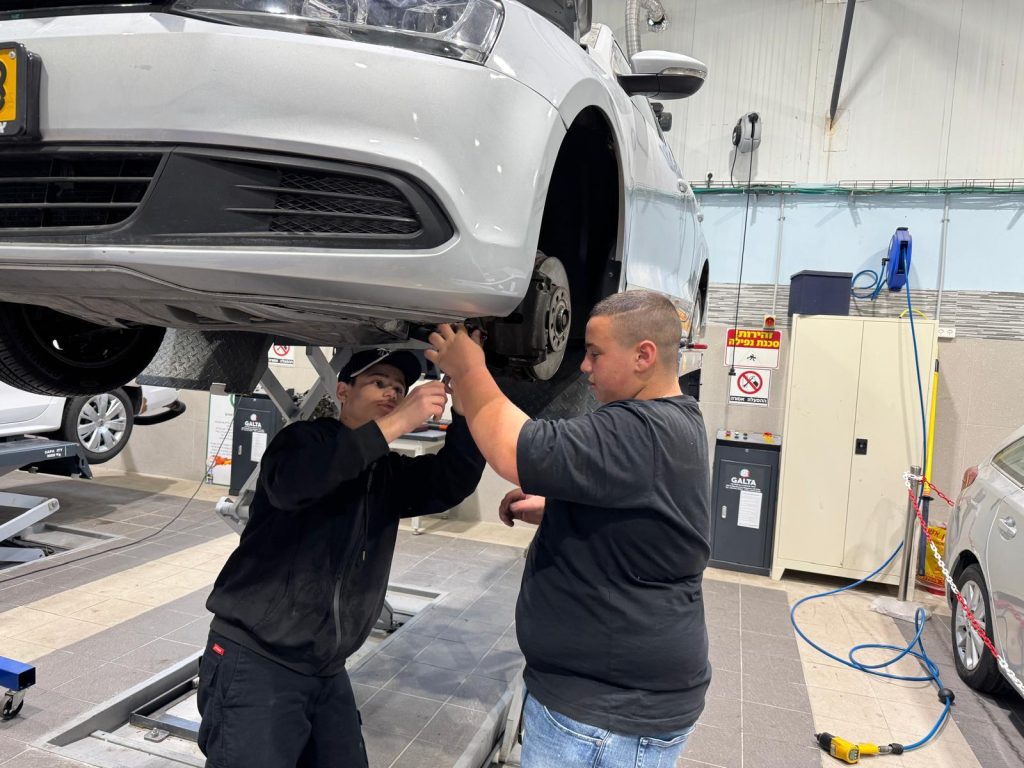 מגמת אוטוטרוניקה בעתיד פלמחים