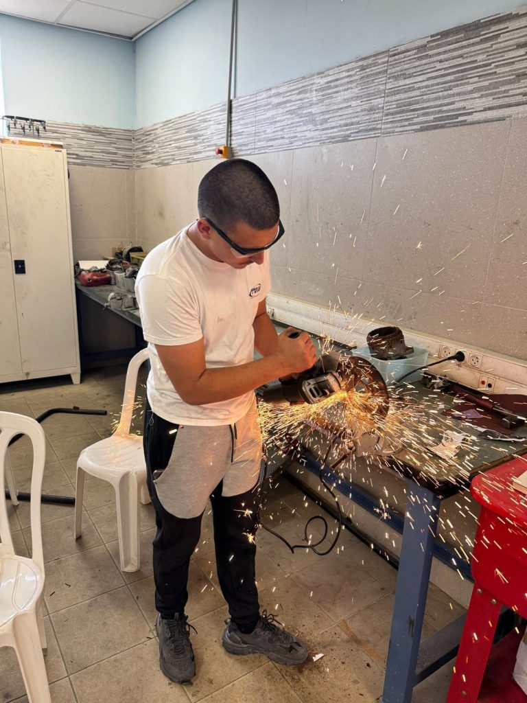 מגמת אוטוטרוניקה